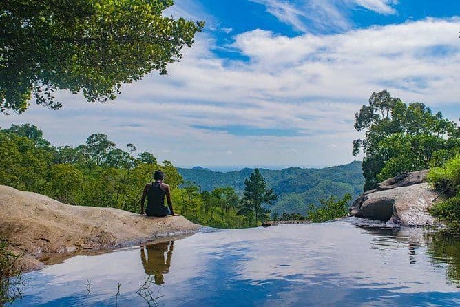 Ella’s Vertigo Edge: The Natural Infinity Pools of Diyaluma